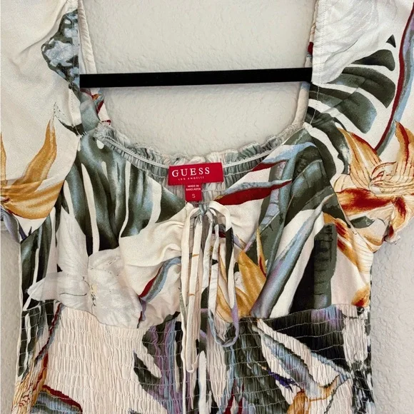 GUESS Tropical Hawaiian Mini Dress Puff Sleeve Smocked Size Small - Picture 2 of 7
